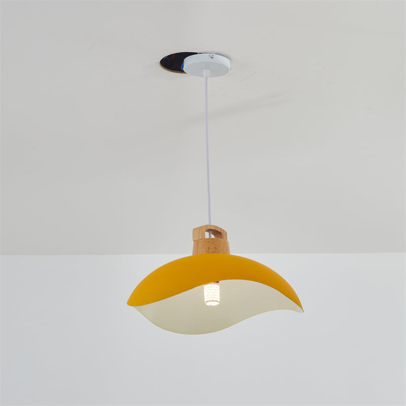 Suspension simple Valentina — abat-jour coloré, structure en bois et métal