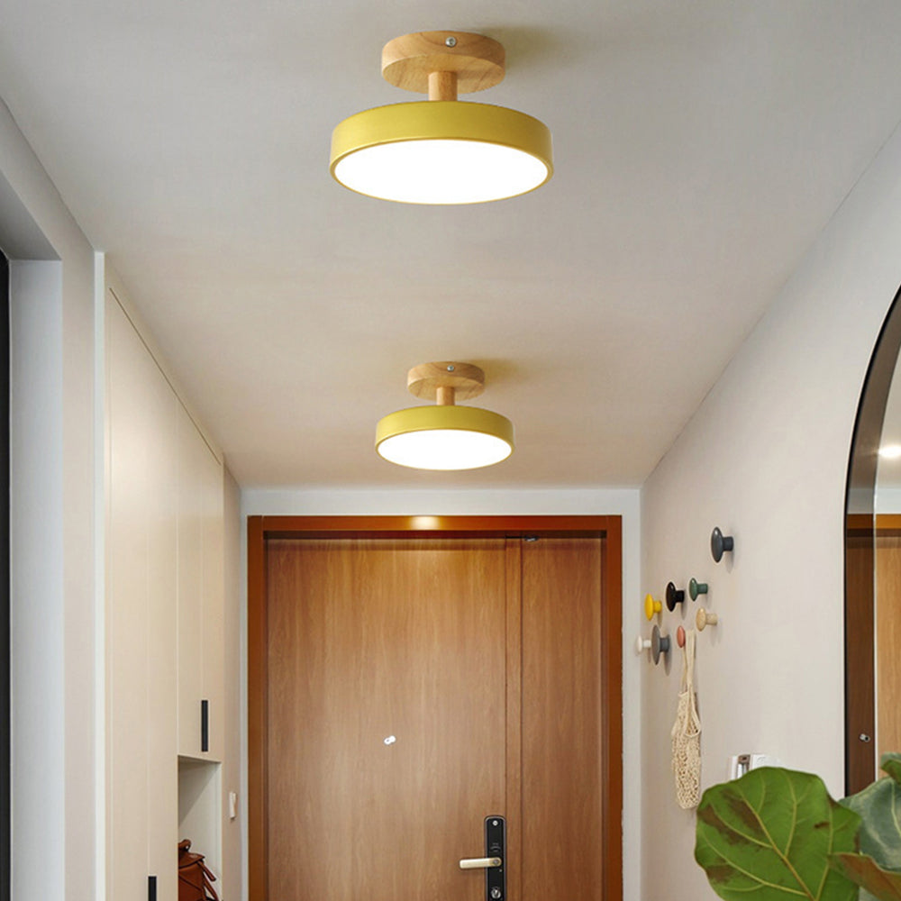 LED stropní svítidlo - minimalistický design s dřevěným akcentem