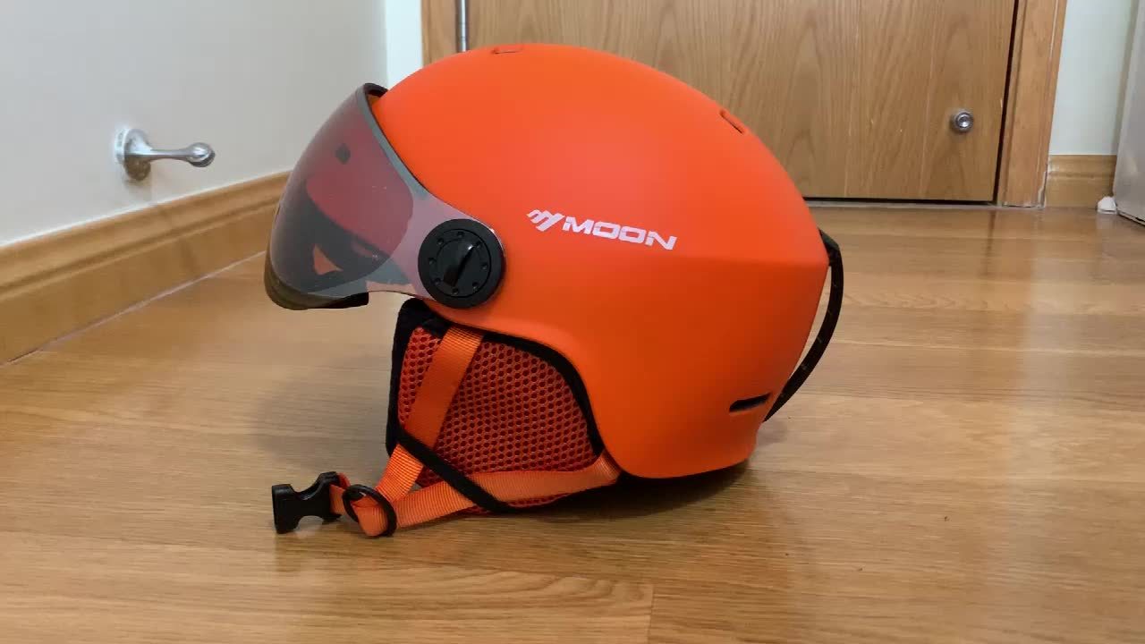 Kask narciarski SummitGuard z odpinanymi elementami, bezpieczny i wygodny do użytku na zewnątrz