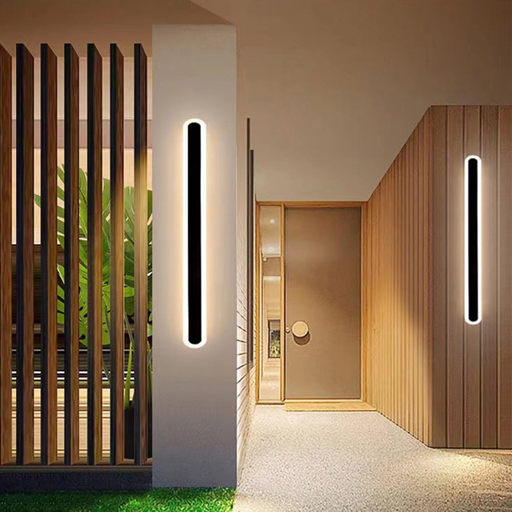 Lineární venkovní nástěnná lampa Arisha — IP65, stmívatelná, pro pevné připojení, žárovka součástí balení