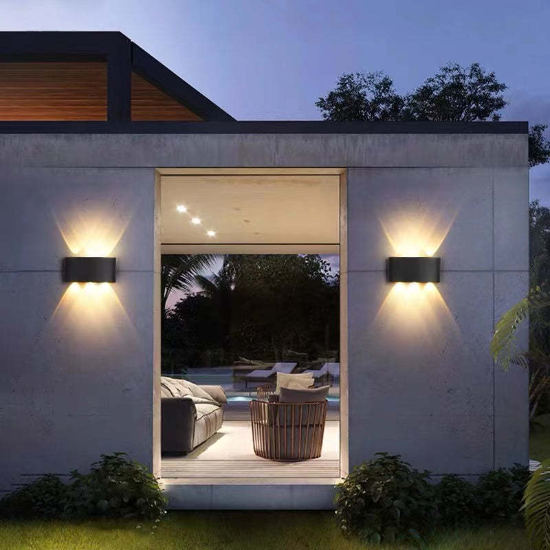 Obdélníková kovová venkovní nástěnná lampa Tronix - černo-bílý vlnový design, krytí IP65