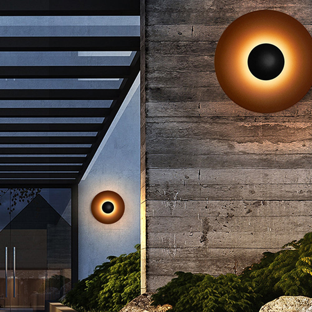 Ray Designer Round Metal Outdoor Wall Lamp, Black/White - Neutralighting