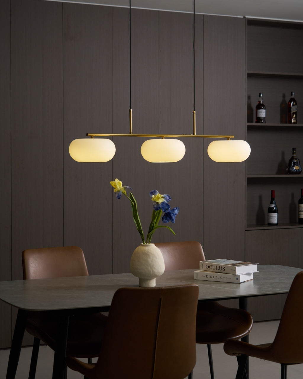Lustra 3-flammige lineare Pendelleuchte — Design mit drei Kugelschirmen