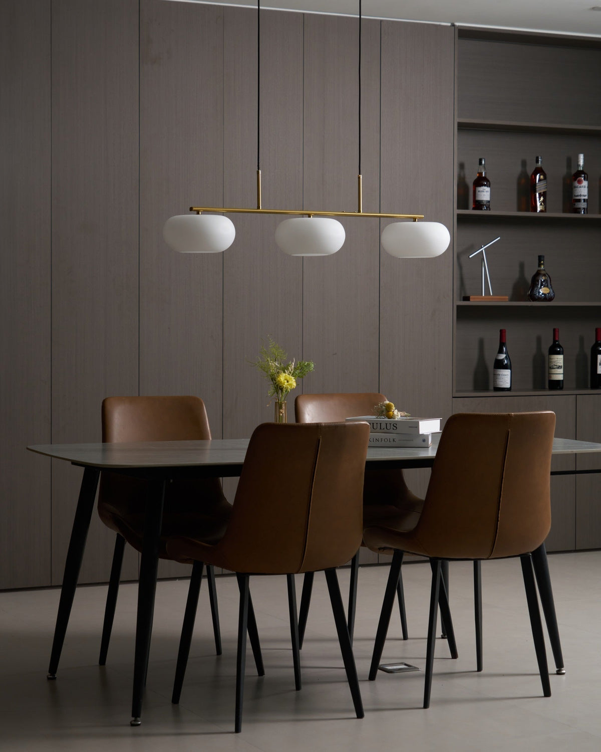 Lustra 3-flammige lineare Pendelleuchte — Design mit drei Kugelschirmen