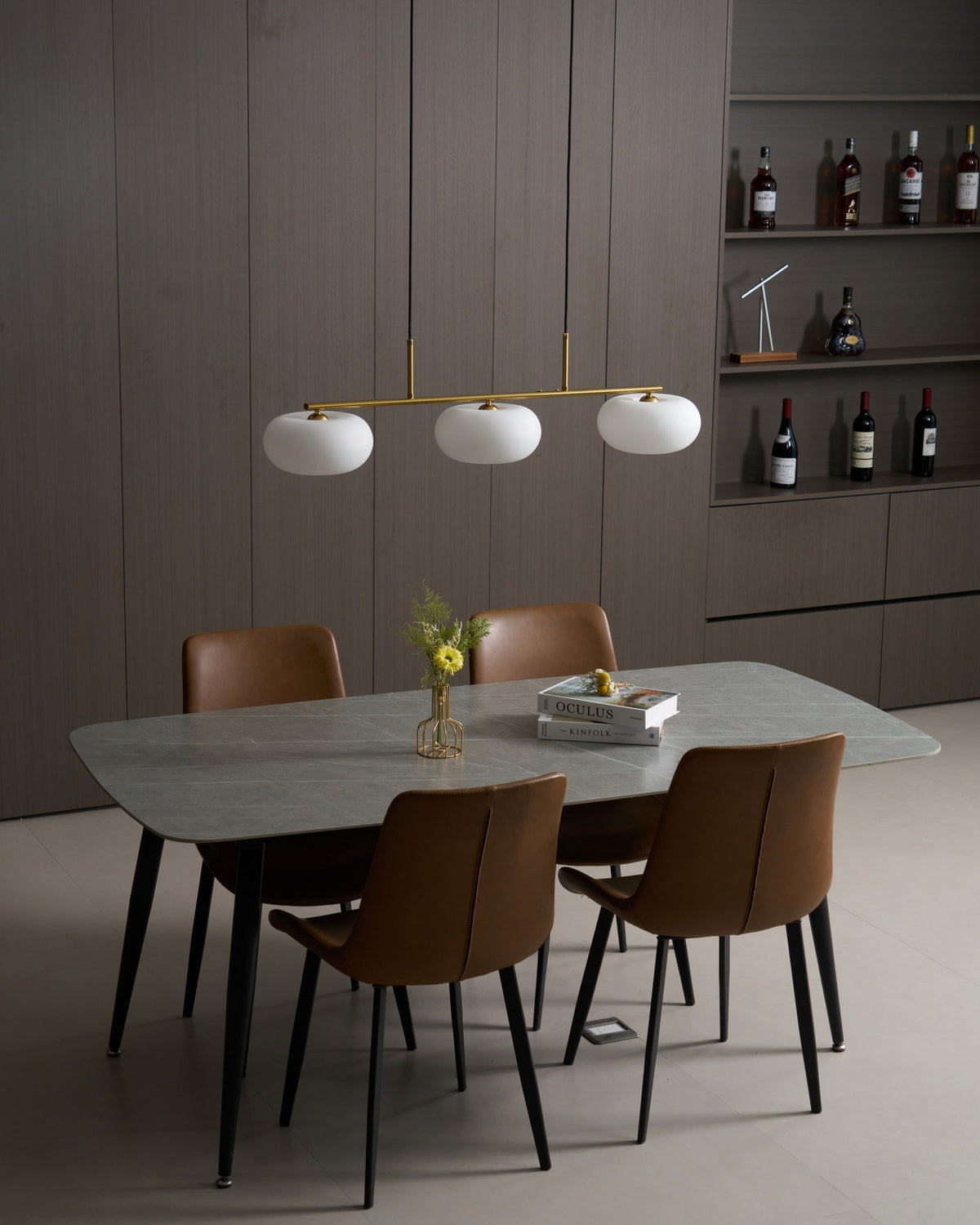 Lustra 3-flammige lineare Pendelleuchte — Design mit drei Kugelschirmen