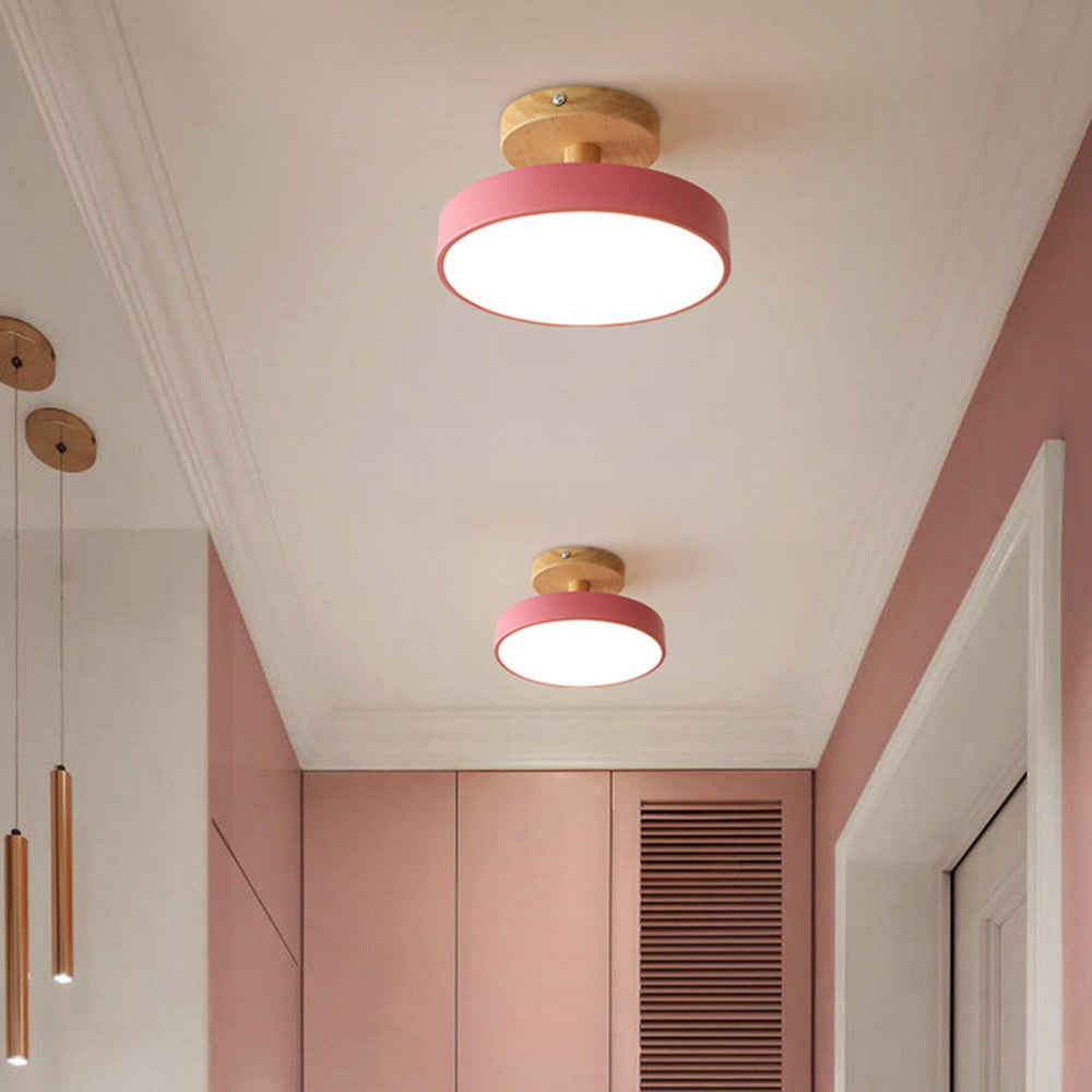 LED stropní svítidlo - minimalistický design s dřevěným akcentem