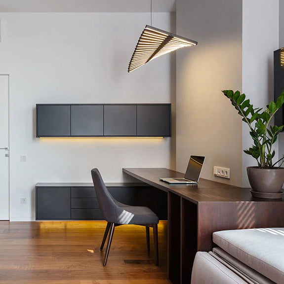 Candelabru Pulse: Un corp de iluminat sculptural pentru interioare moderne