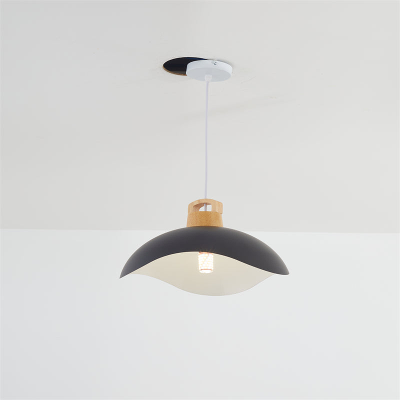 Suspension simple Valentina — abat-jour coloré, structure en bois et métal