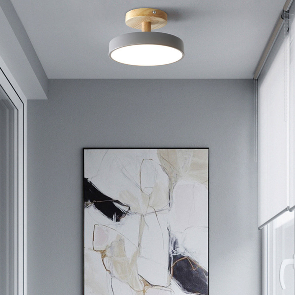 LED stropní svítidlo - minimalistický design s dřevěným akcentem