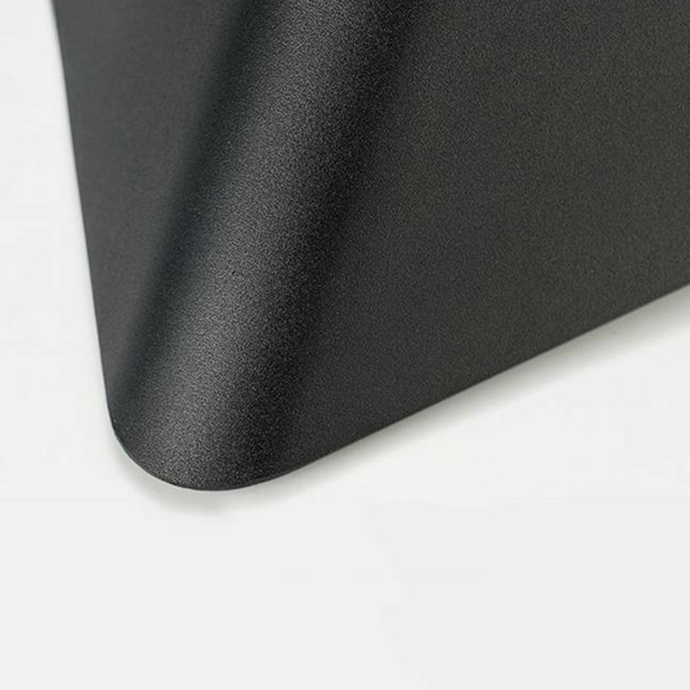 Ray 极简三角形金属户外壁灯 — IP65 防护等级，硬接线，黑色/白色