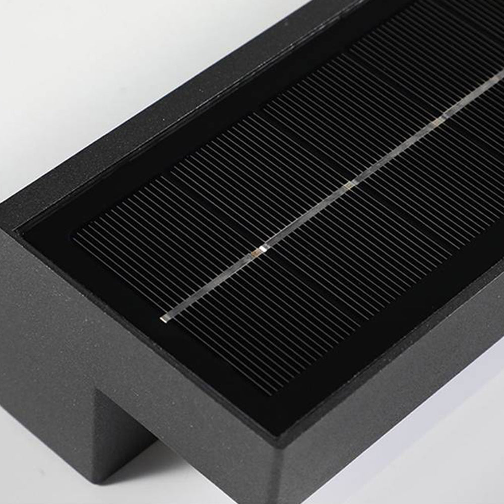 Lampă solară liniară de perete Ray — design minimalist pentru exterior, neagră