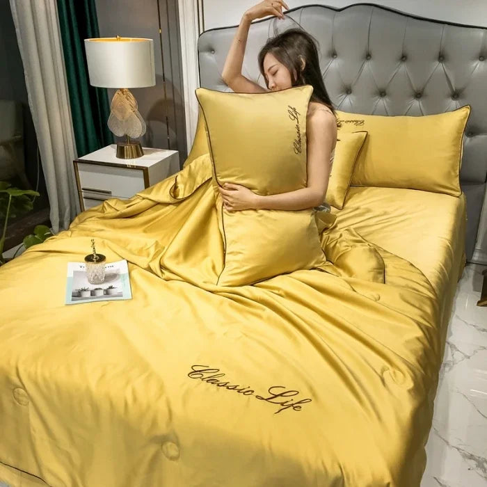 Pătură CozyLuxe SatinTouch – Confort Mătăsos și Catifelat pentru Lux pe Tot Parcursul Anului