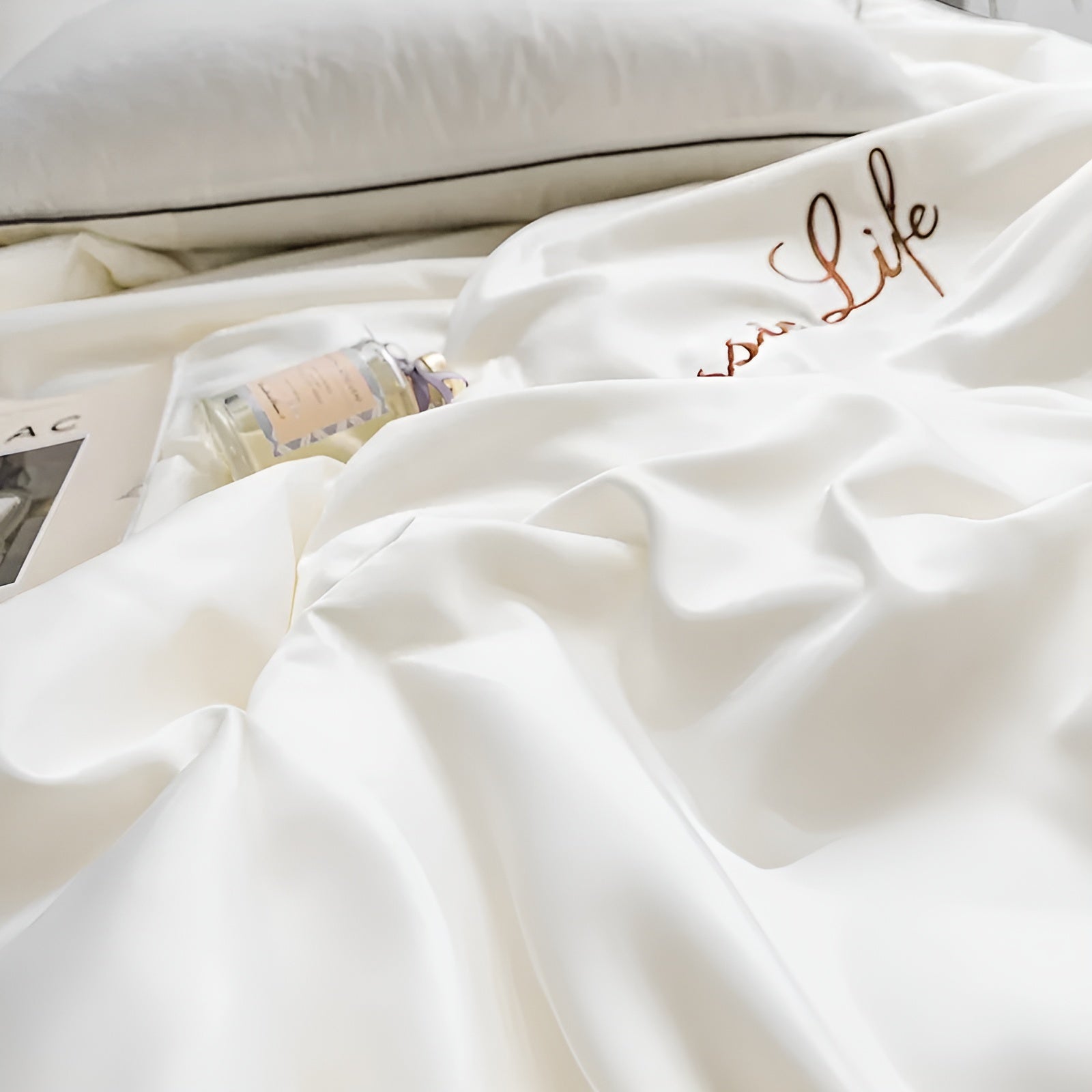Pătură CozyLuxe SatinTouch – Confort Mătăsos și Catifelat pentru Lux pe Tot Parcursul Anului
