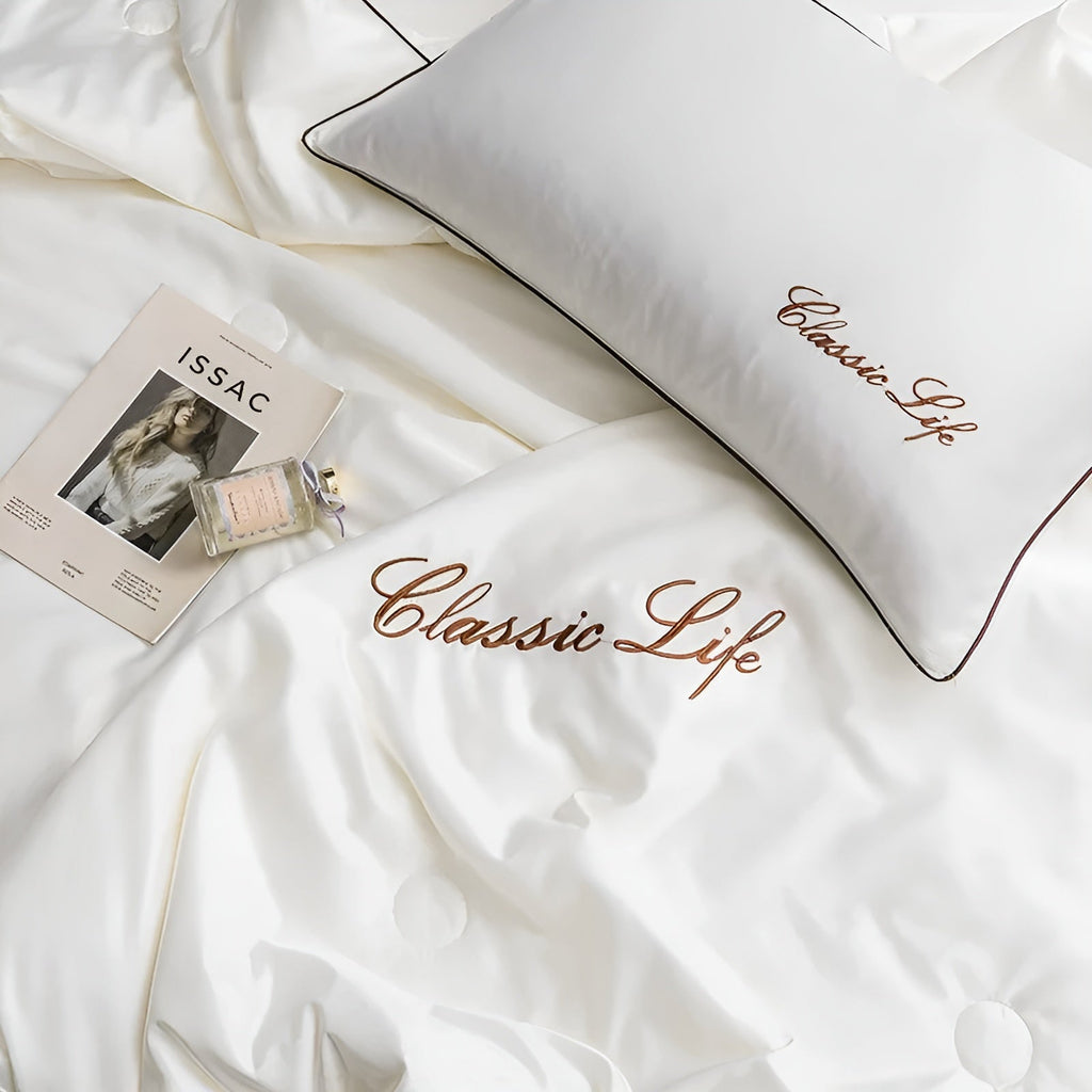Pătură CozyLuxe SatinTouch – Confort Mătăsos și Catifelat pentru Lux pe Tot Parcursul Anului