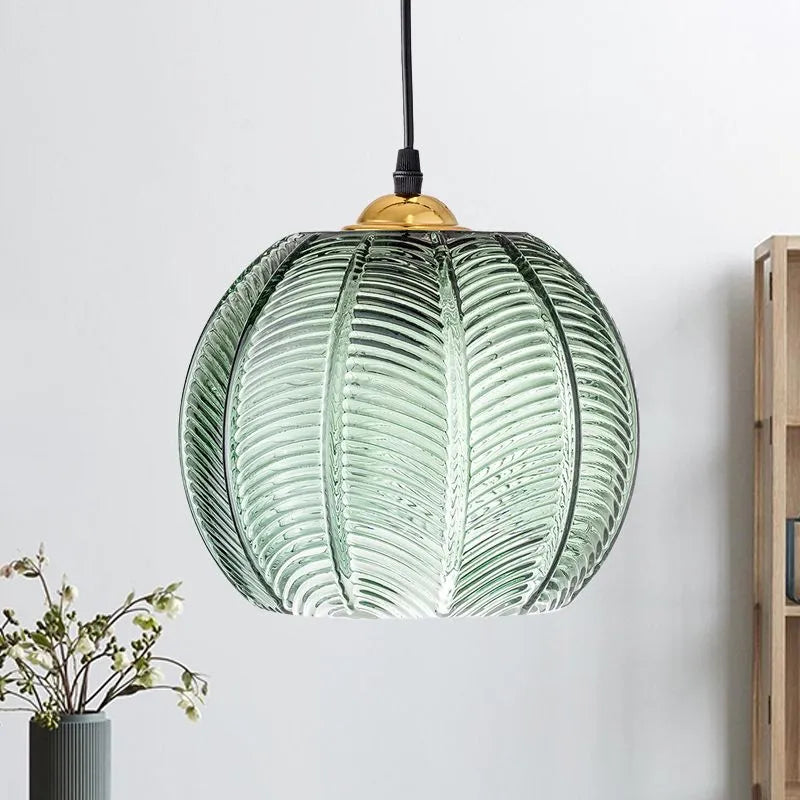 Suspension verte Aira — verre nervuré artistique, design nordique