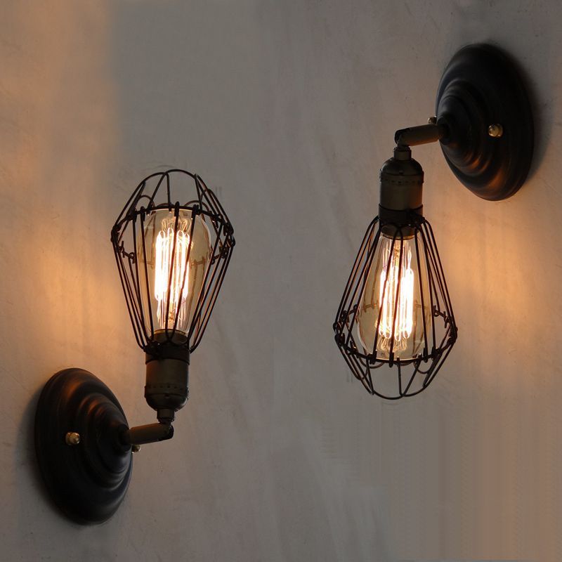 Industrialna lampa ścienna Alessio w formie latarni — metalowa rama, czarne i rdzawe wykończenie