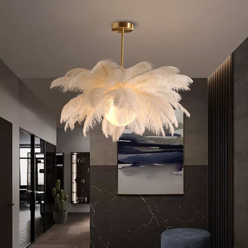Lustre White Feather O'Moore en plumes d’autruche — design contemporain élégant