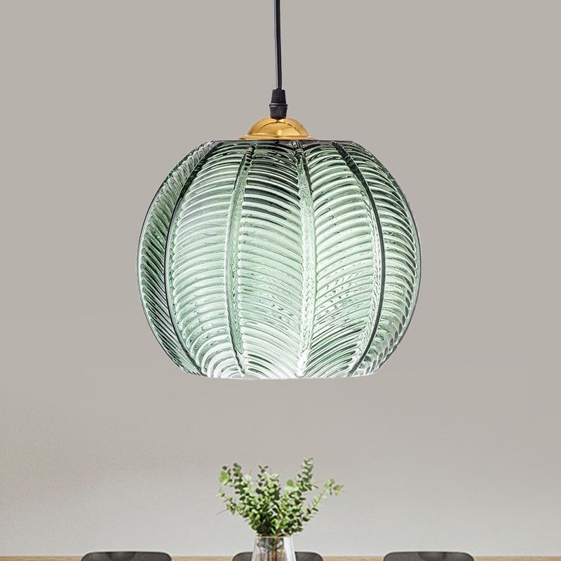 Suspension verte Aira — verre nervuré artistique, design nordique