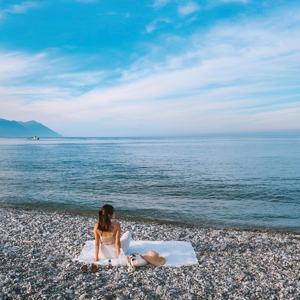 Summit Grove Picnic Mat: Durable, Waterproof, And Portable For Outdoor Comfort