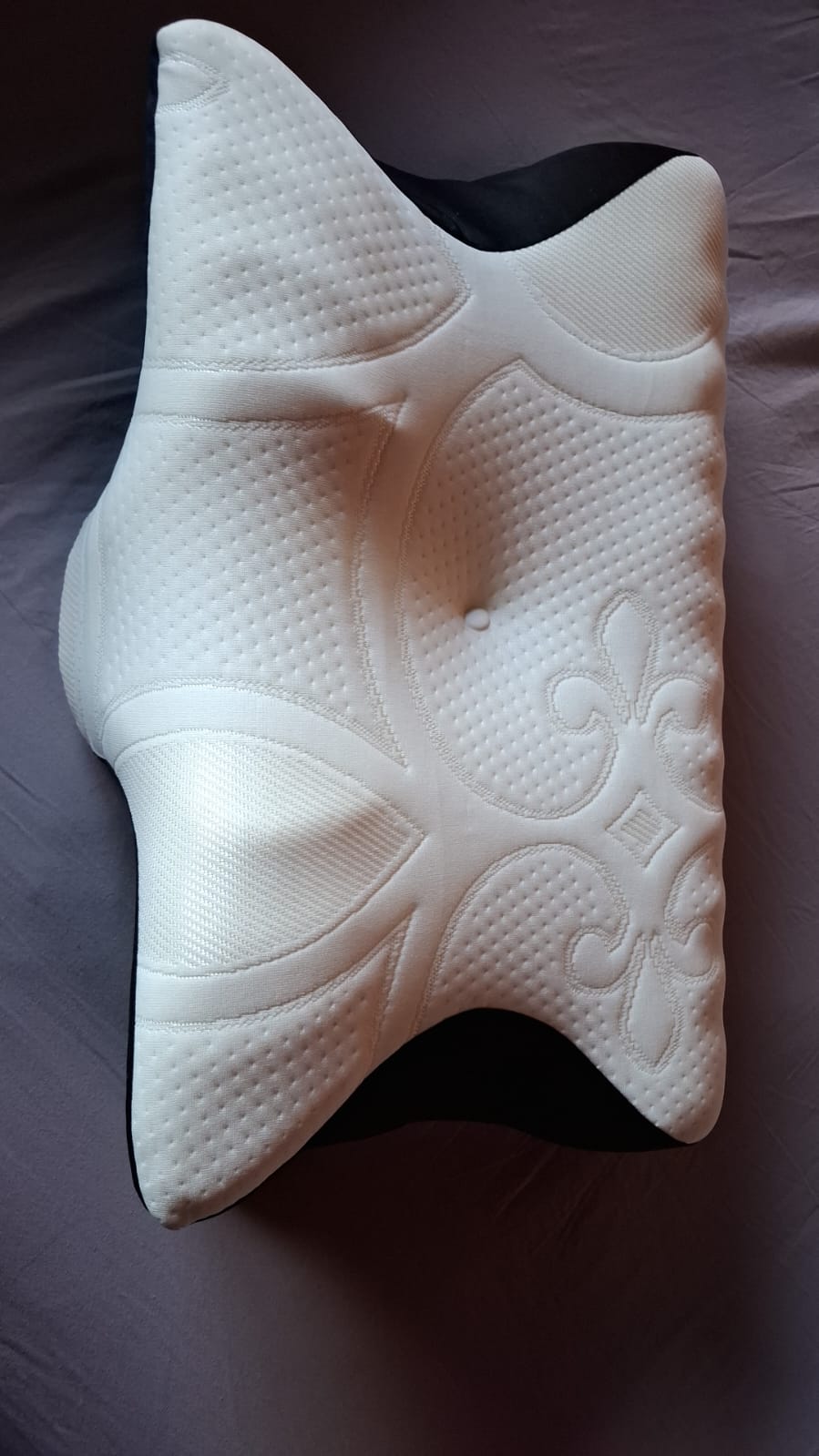 Top view of the contoured memory foam pillow with its curved shape