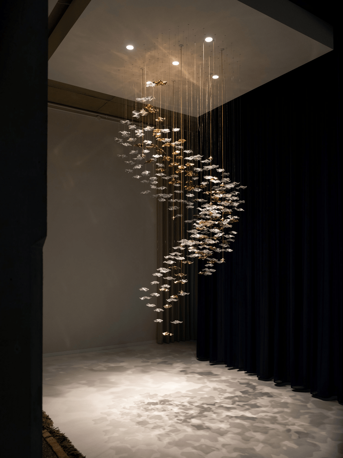 Grande lampadario a foglie di cristallo Nephele — Rosone 210x80cm, onde a cascata