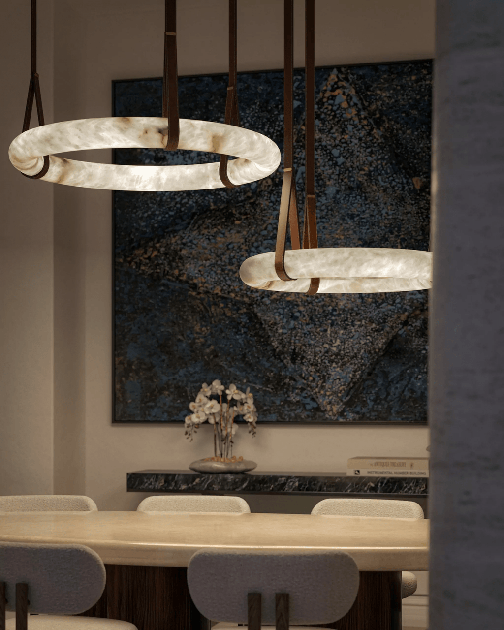 Lampada a sospensione Oslo in alabastro A — Anello in alabastro intagliato a mano, cinturino in pelle