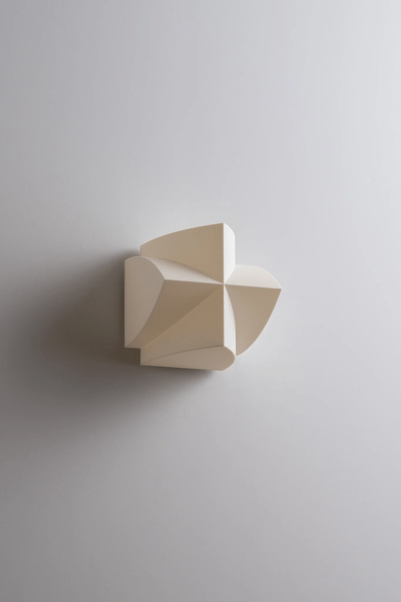 Applique Naala — Motifs de lances effilées et lignes entrecroisées