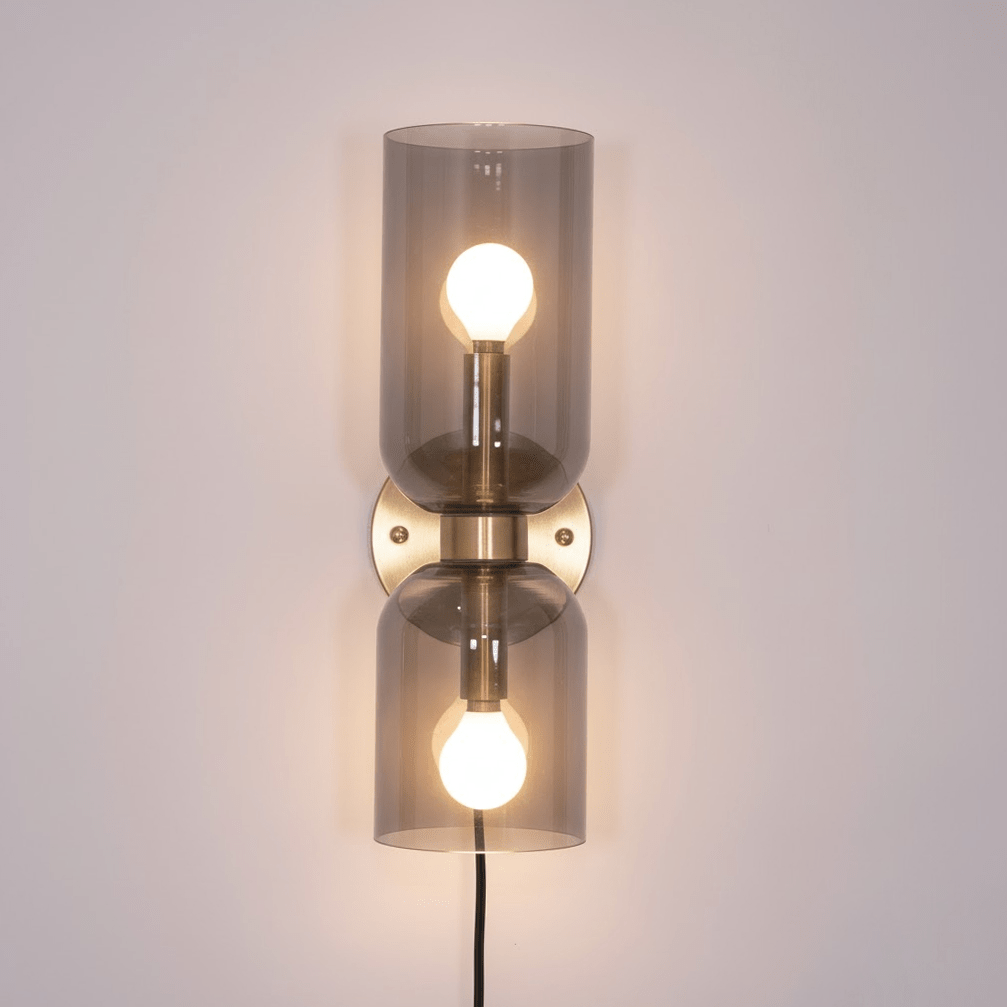 Edie vägglampa med stickpropp – överdimensionerad toppkolonndesign
