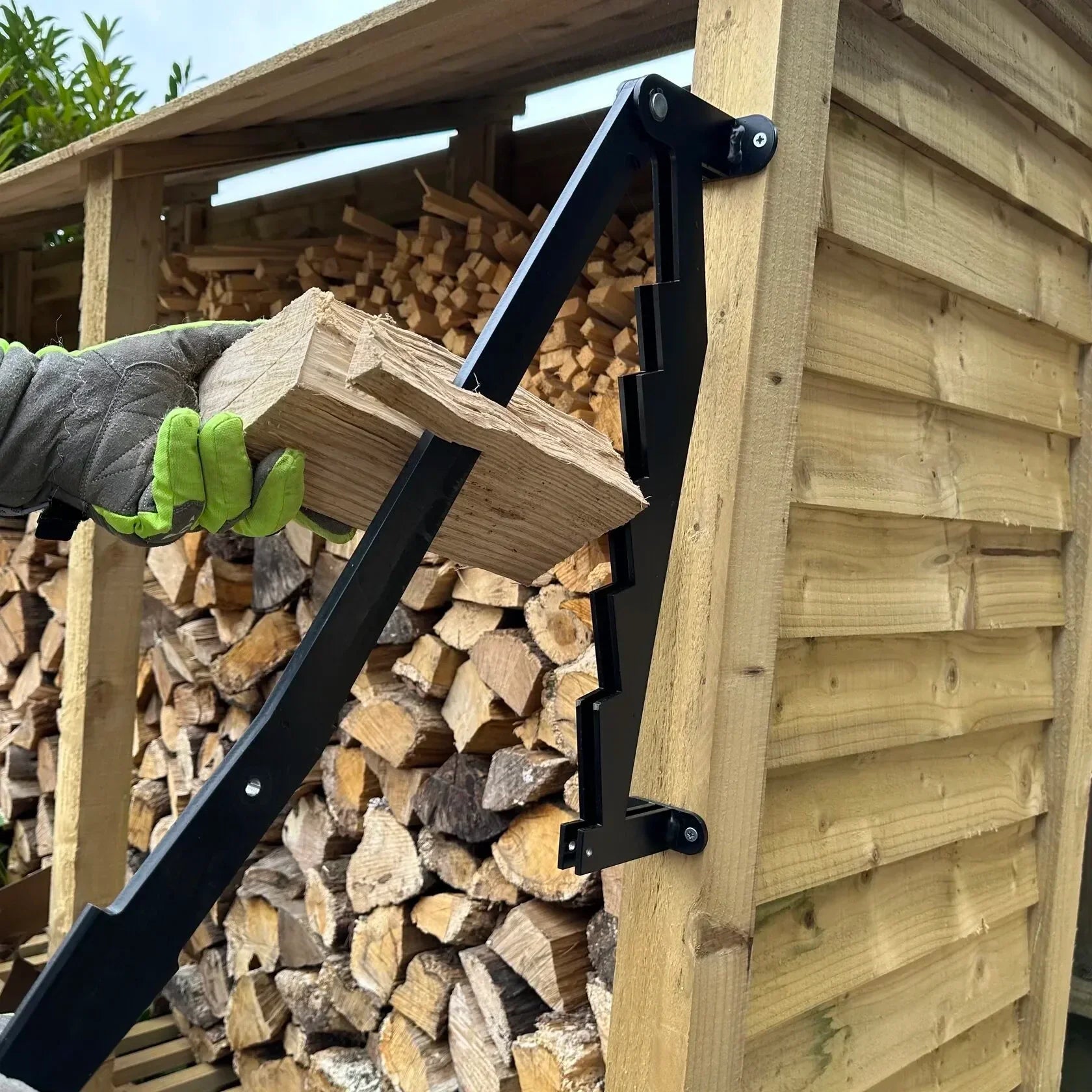 ForestPulse Wandmontierter Holzspalter zum Spalten von Holz