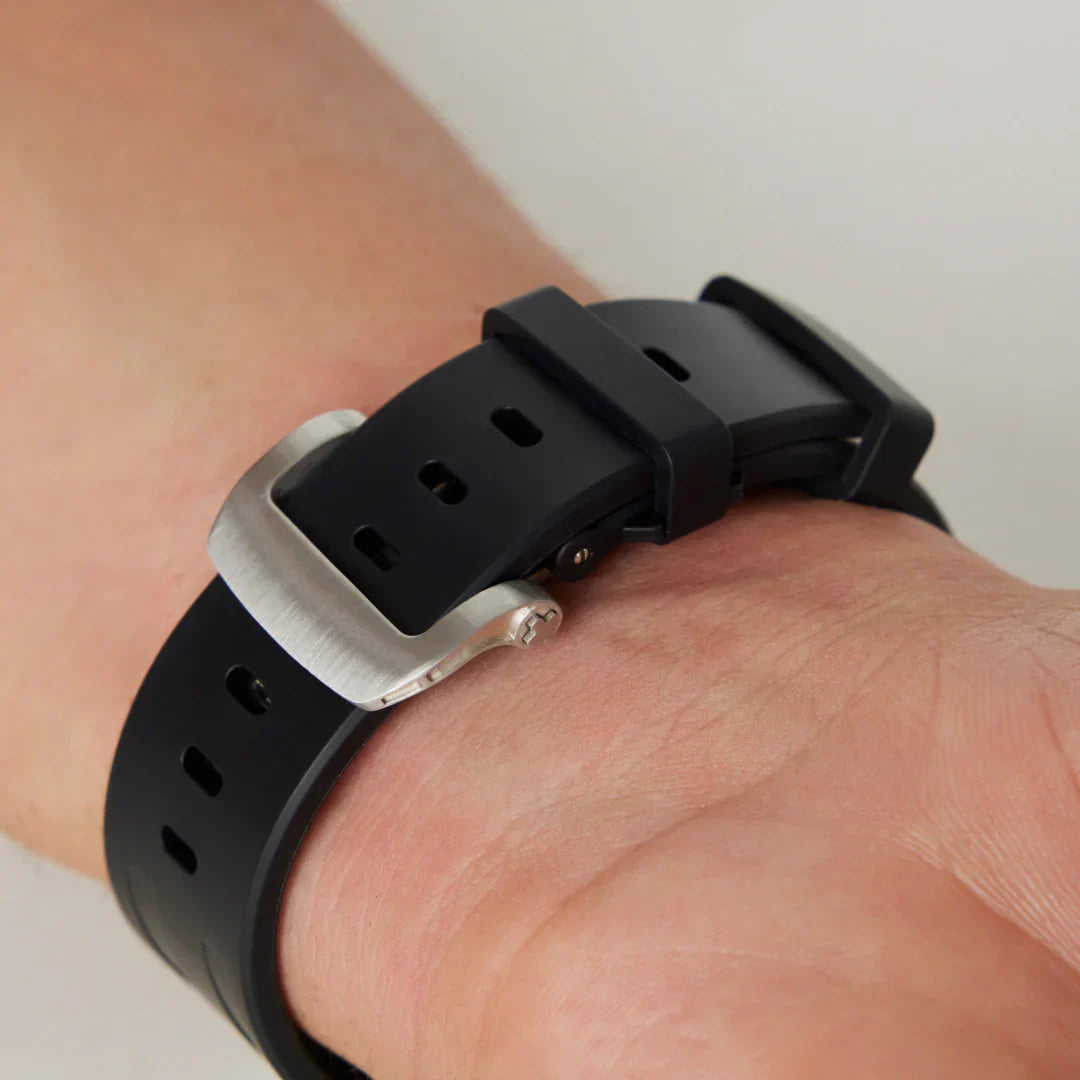 高級APメタルヘッドバタフライバックルシリコンバンド Apple Watch用
