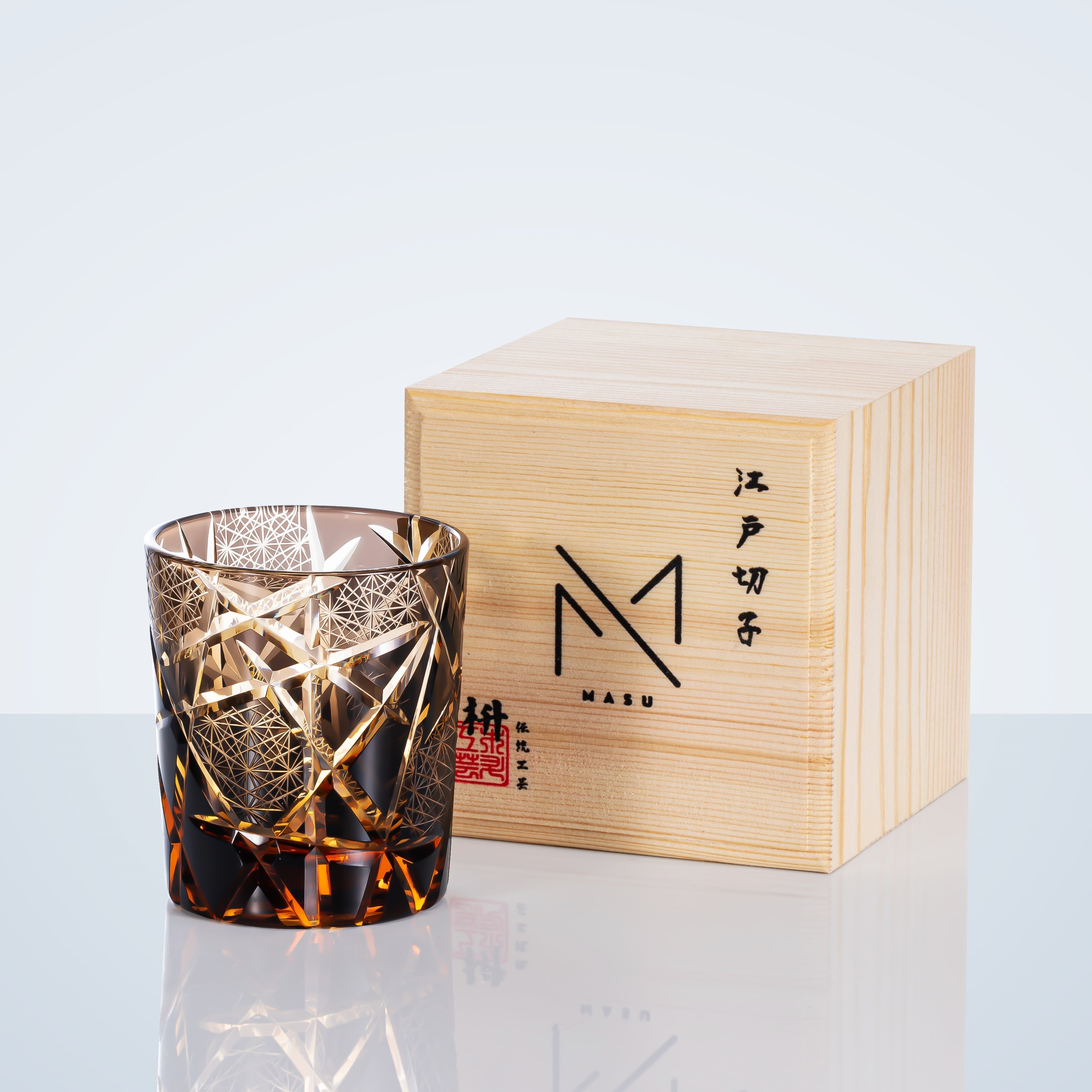 杉柾目箱入り伝統工芸品、江戸切子、ウイスキーグラス／ソーサーの5点セット 杉柾目箱入り伝統工芸品、江戸切子、ウイスキーグラス／ソーサーの5点