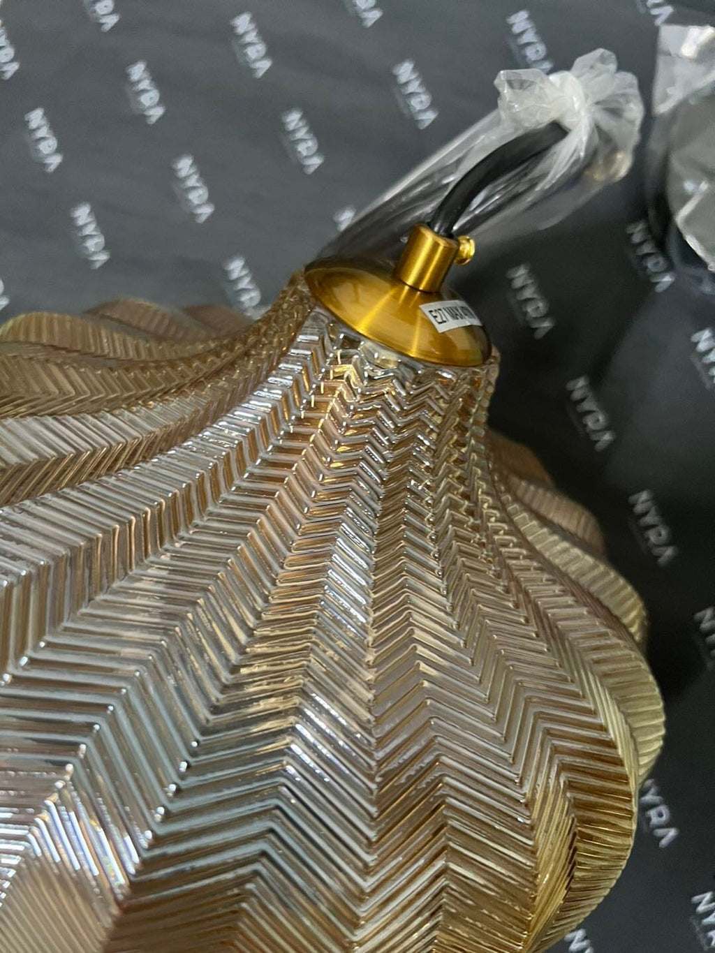 Lampu Gantung Kaca Mona