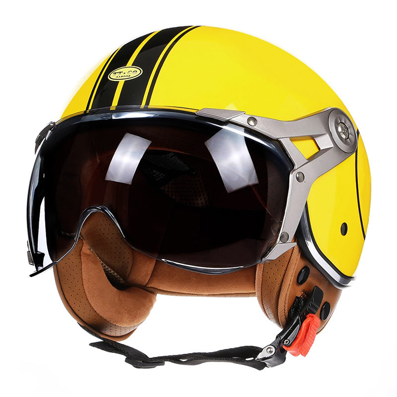 خوذة سباق عتيقة مع فقاعة