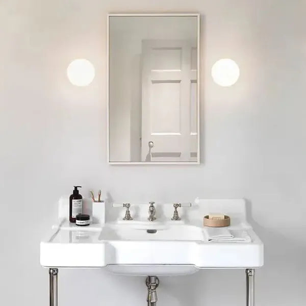 Moderní nástěnná lampa Valentina ve tvaru koule - kovové a skleněné LED svítidlo, žárovka součástí, IP44