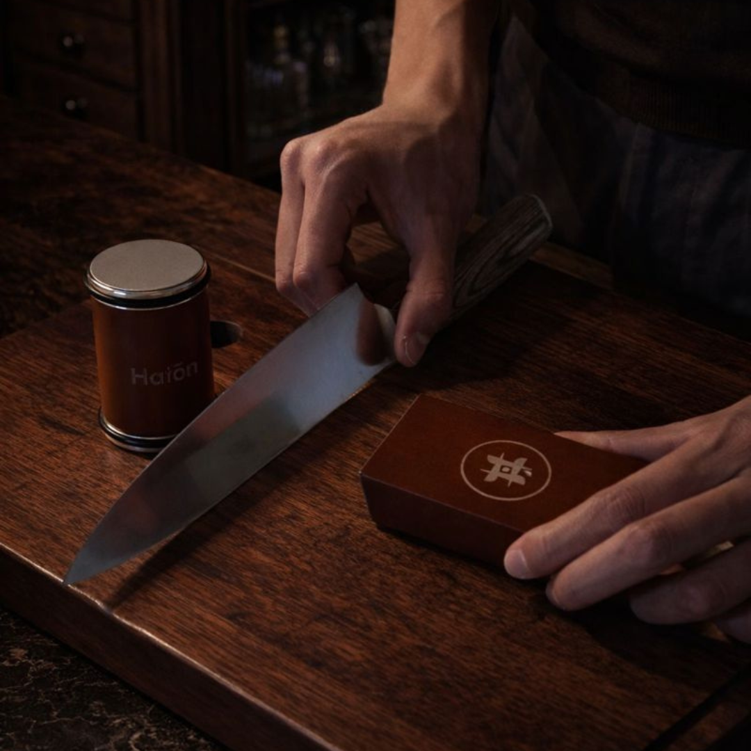 Placing a chef's knife against the magnetic angle base