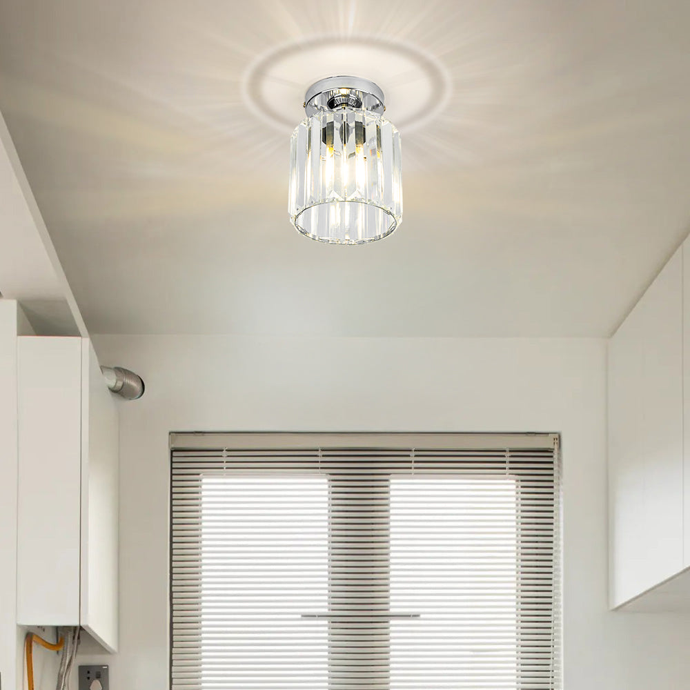 Stropní svítidlo - elegantní skleněné osvětlení chodby a obývacího prostoru