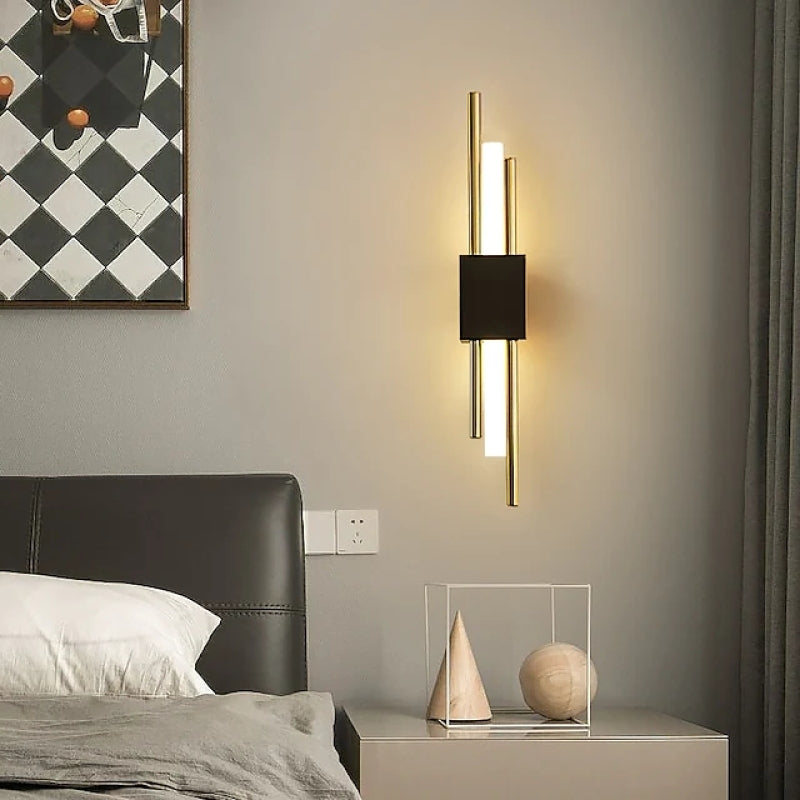 LuminArt – stylové černo-zlaté LED nástěnné svítidlo do ložnice