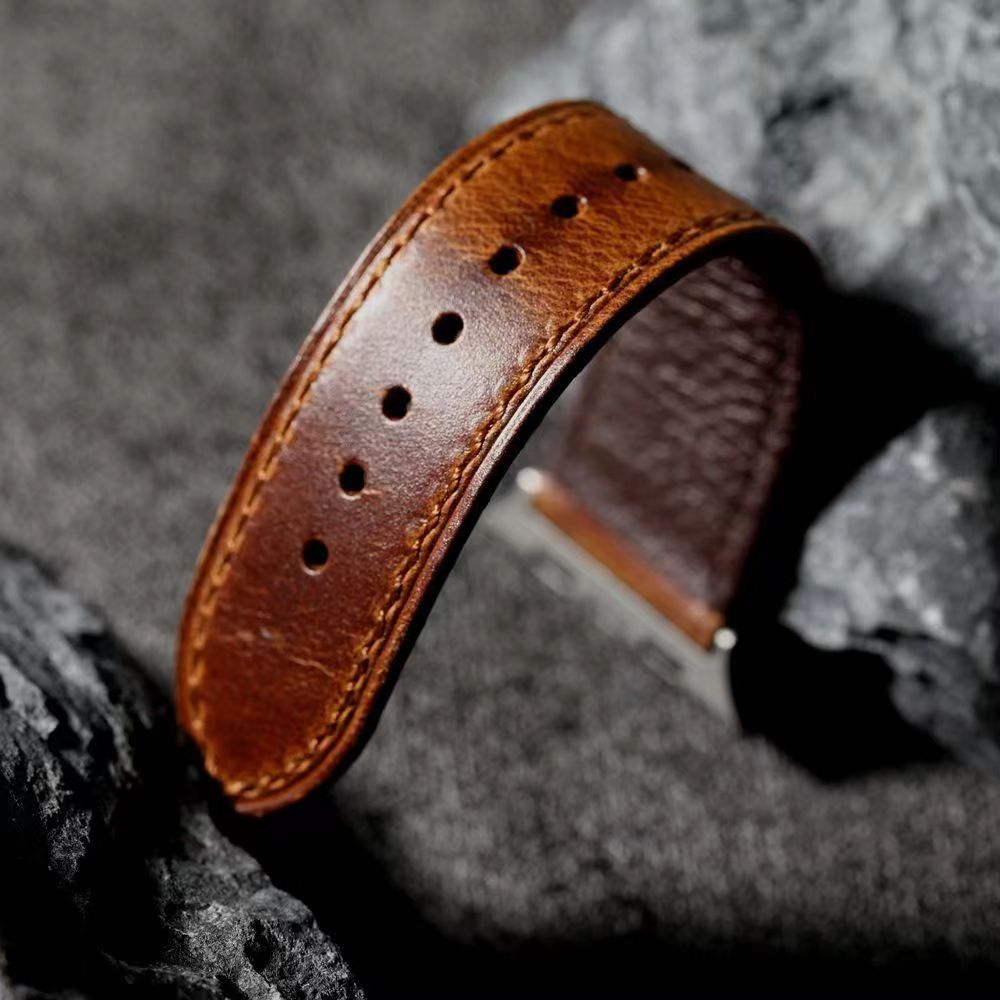 Curea din piele maro nuc pentru Apple Watch