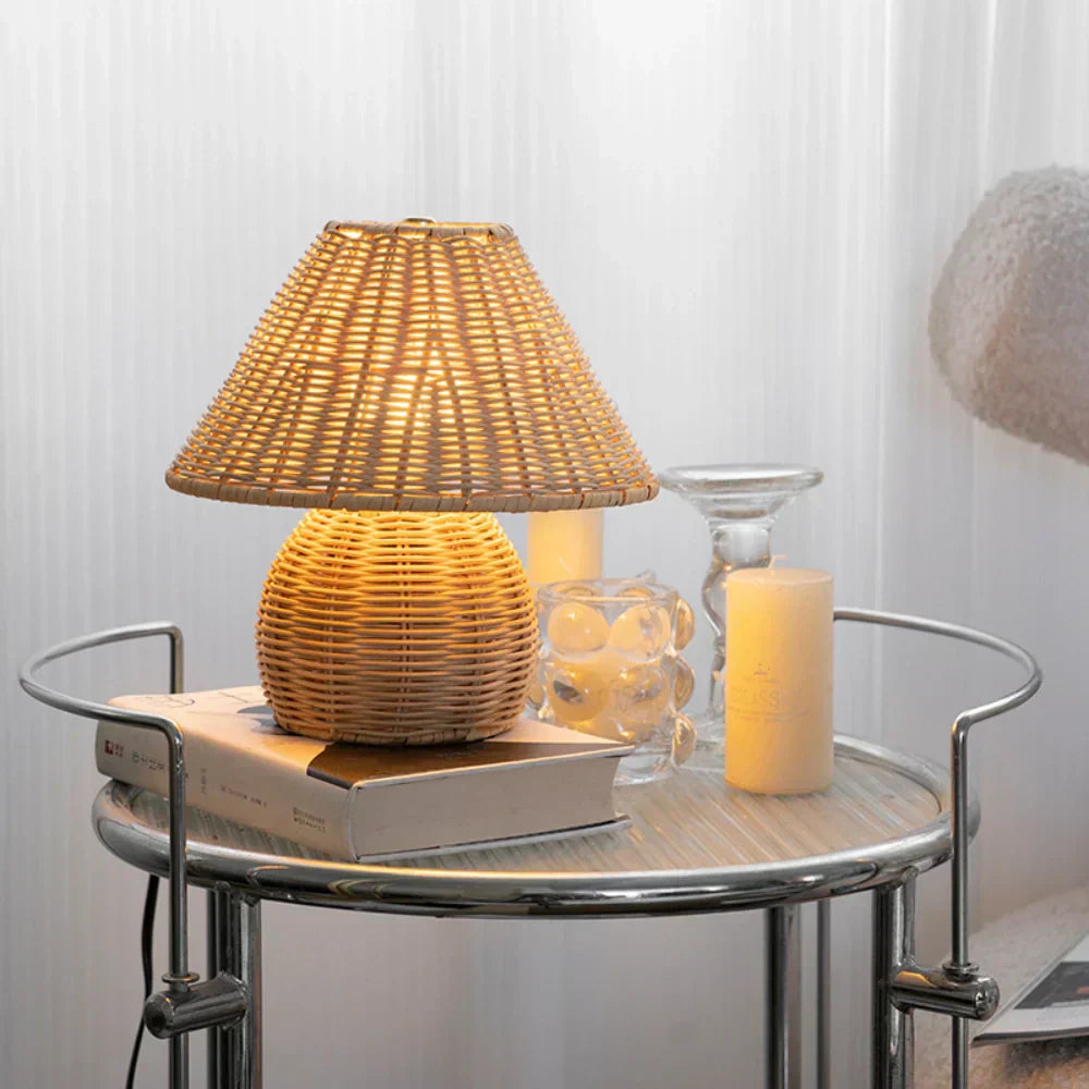 EcoBamboo Masa Lambası – Modern Mekanlar için Sürdürülebilir ve Minimalist Aydınlatma