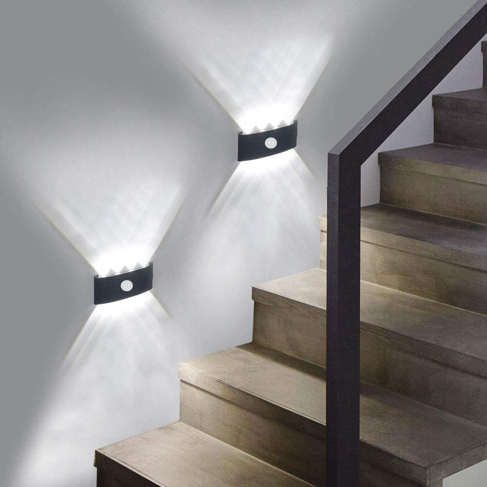 Applique murale LED Ray moderne, minimaliste, à éclairage haut et bas — structure métallique simple, noir et blanc