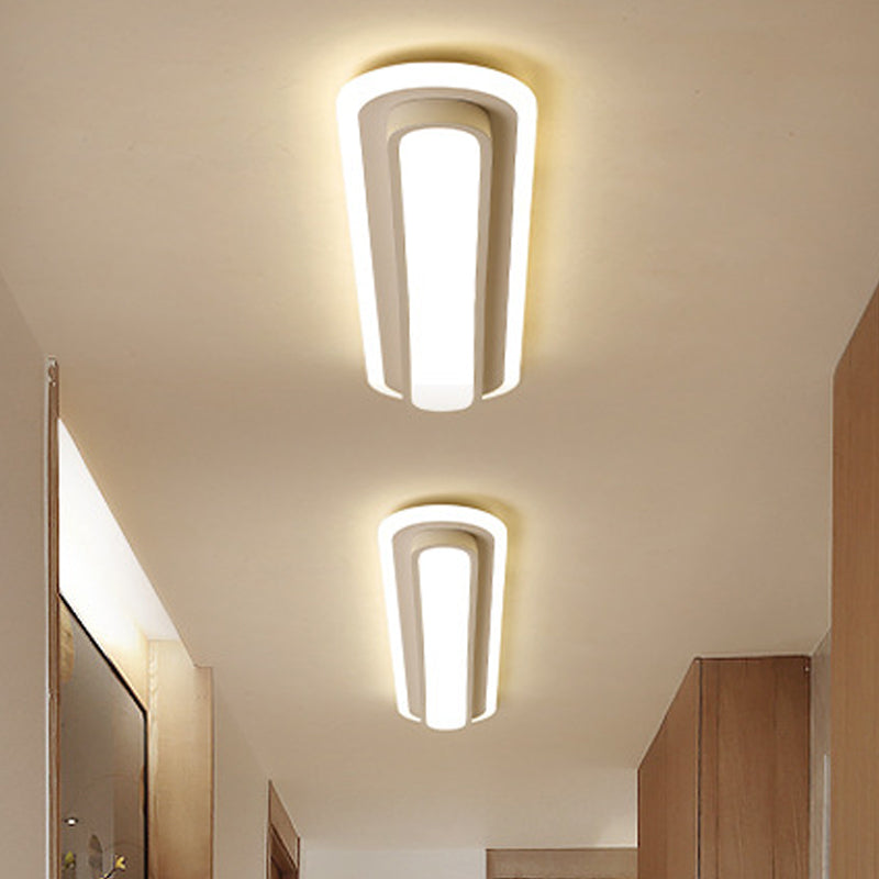 Owalna lampa sufitowa LED z akrylowym rozpraszaczem w czerni lub bieli