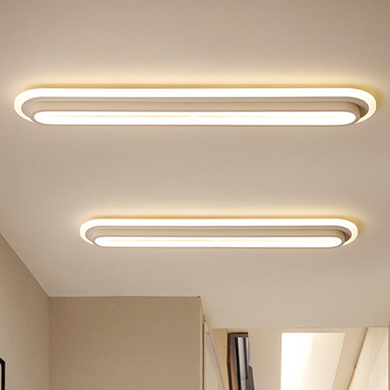 Owalna lampa sufitowa LED z akrylowym rozpraszaczem w czerni lub bieli