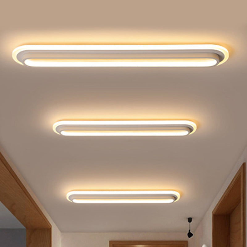 Owalna lampa sufitowa LED z akrylowym rozpraszaczem w czerni lub bieli