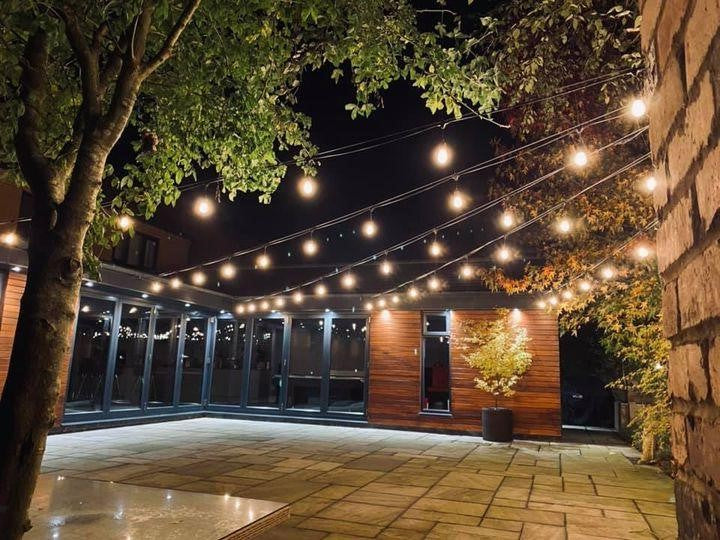 أضواء سلسلة خارجية مقاومة للماء قابلة للتوصيل بمقبس LED لون أبيض دافئ للاستخدام الشاق