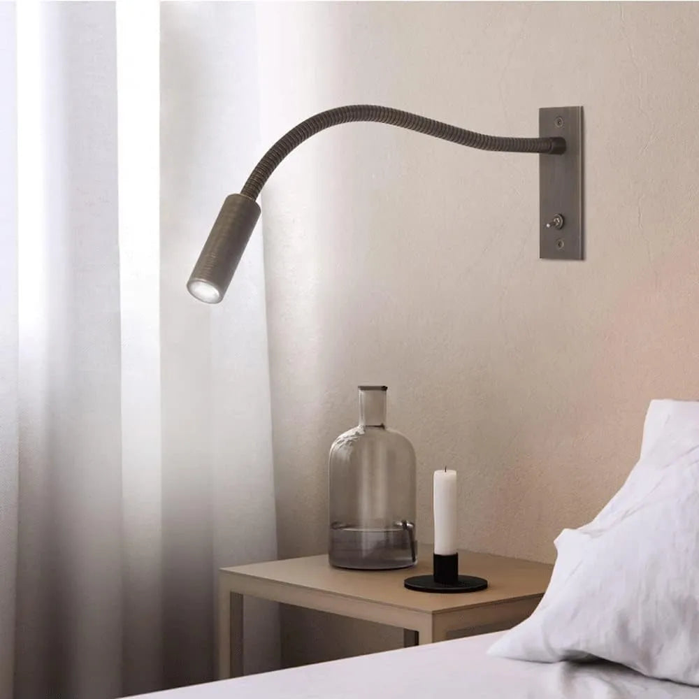 Vynex Ayarlanabilir Duvar Lambası — Minimalist Okuma Spotu, LED Ampul, Sıcak Işık