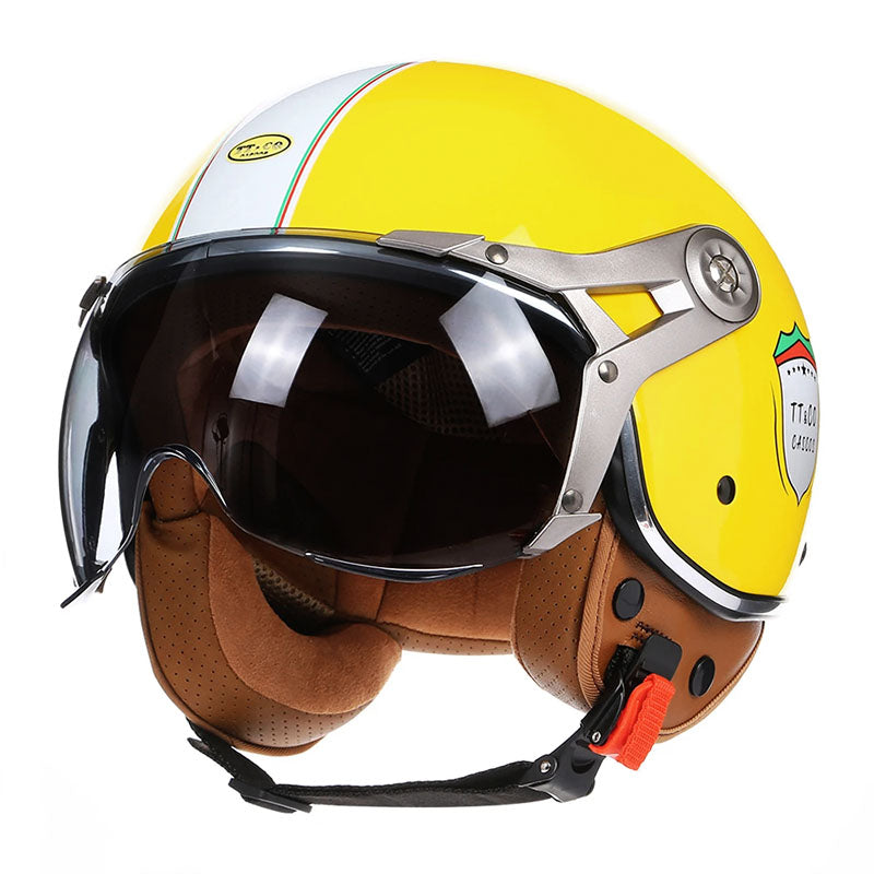 خوذة سباق عتيقة مع فقاعة