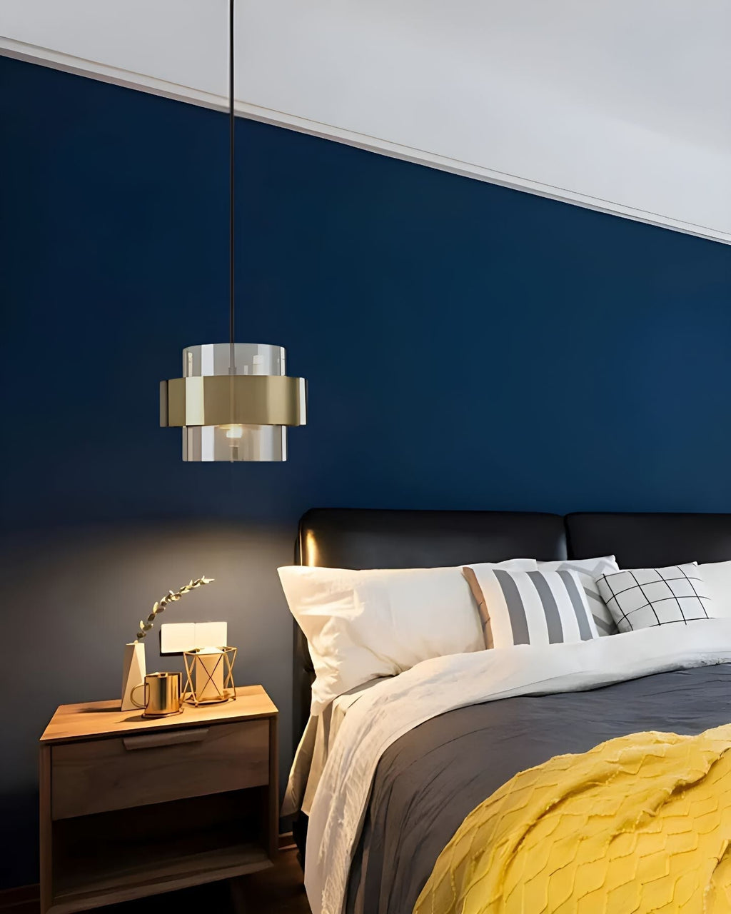 Vellora | Lampu Gantung Moden Dengan Kaca Emas dan Aksen Industri | Orntli