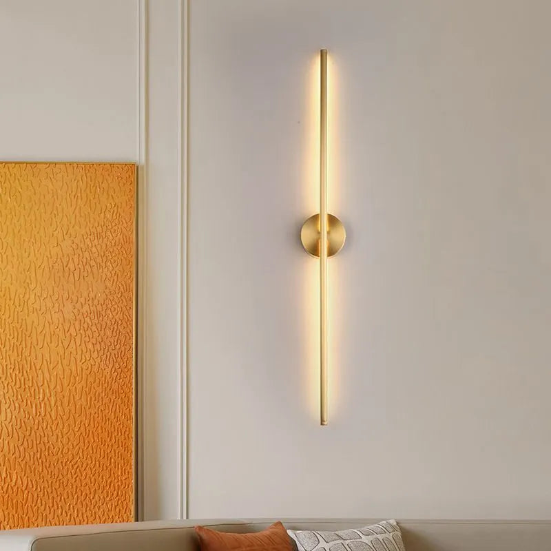 Appliques murales linéaires modernes Fauro — Métal doré et design en gel de silice