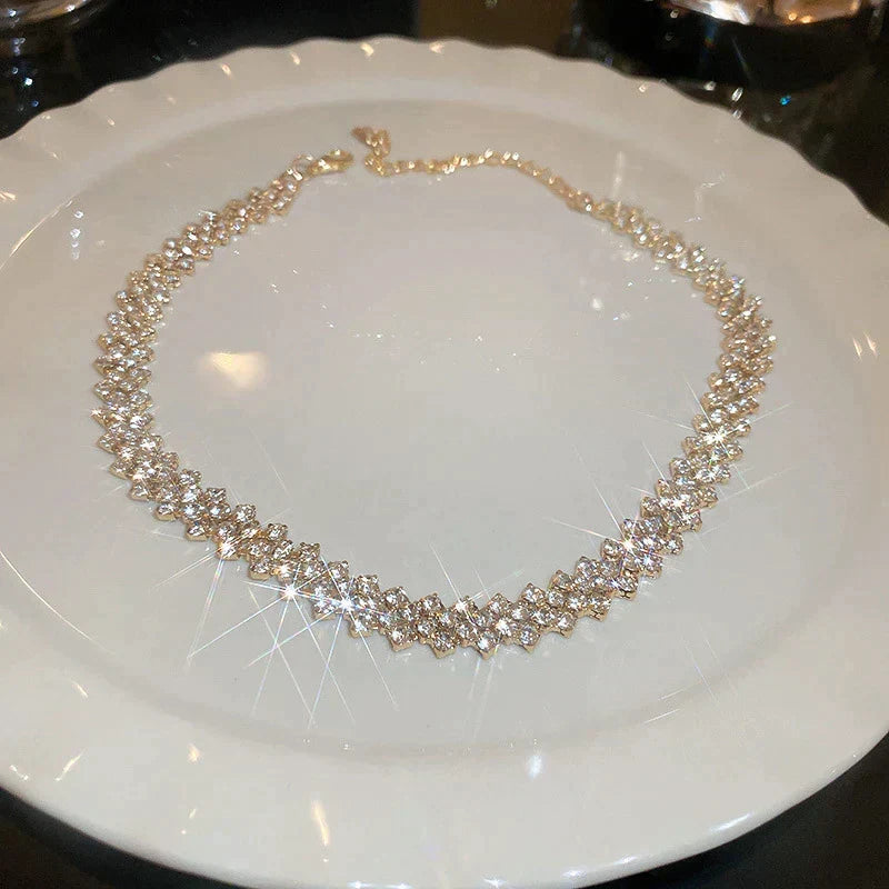 Emie | lánc aranyos gala kövekkel Elegancia és kifinomultság