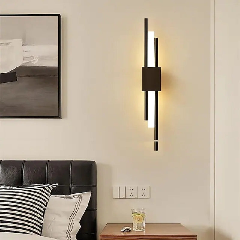 LuminArt – stylové černo-zlaté LED nástěnné svítidlo do ložnice